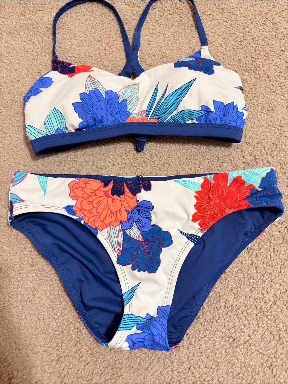 Avía Swim Bundle Top (L) Bottom (M) - Picture 3 of 7
